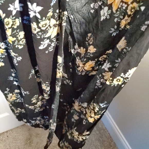 FLORAL Faux Wrap Dress - Picture 6 of 10